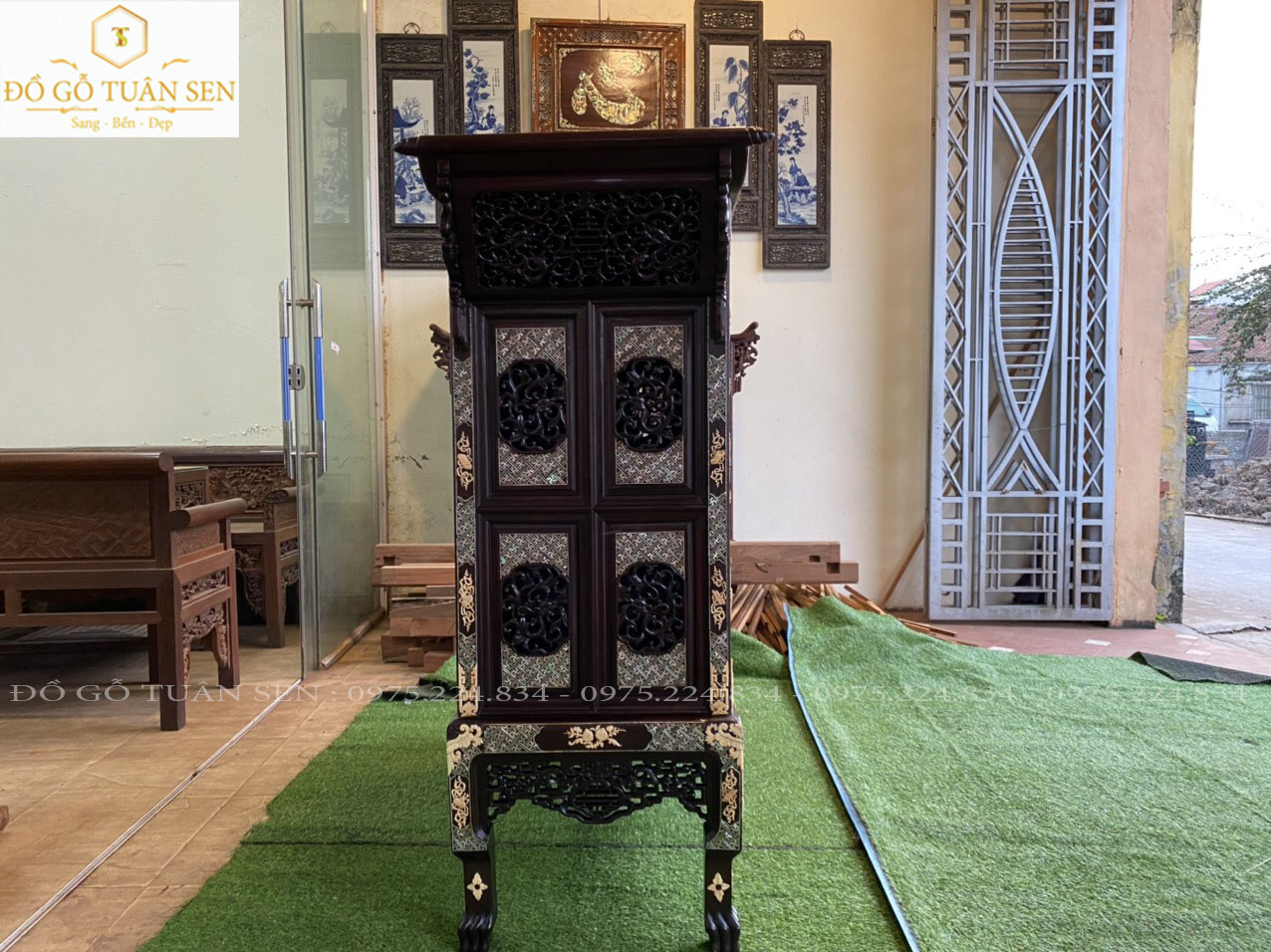 tủ thờ huế được khảm toàn bộ ốc đẹp và ngà voi quý hiếm 